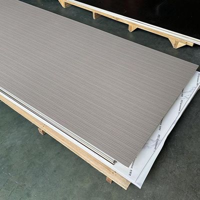 ไม้กางเขนกางเขน ผนังแผ่นผนัง UV ผิวเคลือบ WPC โบดโลหะ