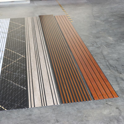 แผงเพดาน PVC ตกแต่งบ้านสมัยใหม่ เป็นแผงผนัง 3D Texture PVC Wall Panel สำหรับห้องนั่งเล่น ห้องนอน ผนังเด่น