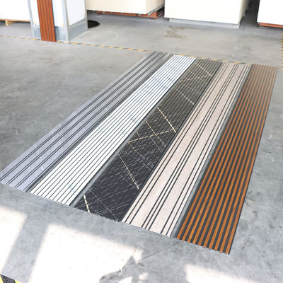 แผงเพดาน PVC ตกแต่งบ้านสมัยใหม่ เป็นแผงผนัง 3D Texture PVC Wall Panel สำหรับห้องนั่งเล่น ห้องนอน ผนังเด่น