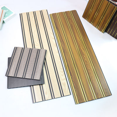 พานลวดเพดาน PVC 3 มิติที่ลวดลายสําหรับตกแต่งผนัง พานลวดผนังที่ทันสมัย พื้นผิวที่มีเนื้อเยื่อ พานลวดผนัง PVC ปกปิดที่สะอาดง่าย