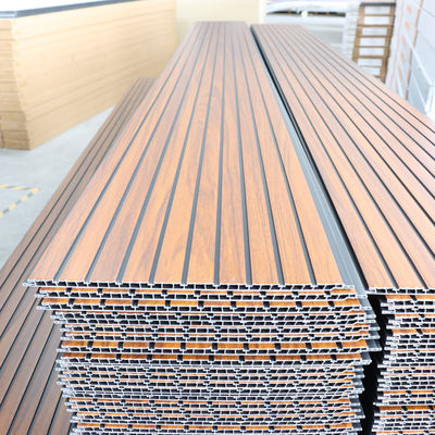 แผงผนัง PVC ลายไม้ แผ่นผนังตกแต่ง วัสดุเป็นมิตรต่อสิ่งแวดล้อม สำหรับห้องนอน ห้องนั่งเล่น ผนังหลังทีวี