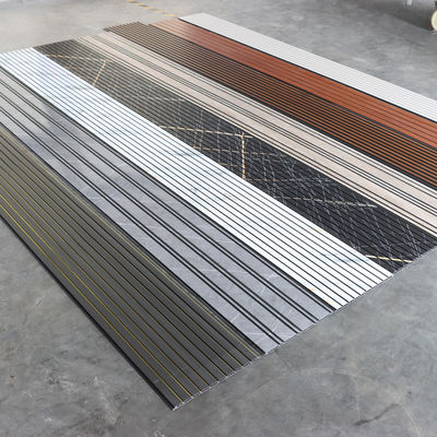 แผงผนัง PVC ลายไม้ แผ่นผนังตกแต่ง วัสดุเป็นมิตรต่อสิ่งแวดล้อม สำหรับห้องนอน ห้องนั่งเล่น ผนังหลังทีวี