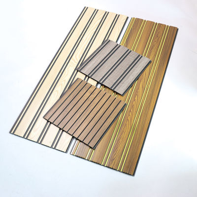 3D Pattern PVC Wall Panel การตกแต่งผนังที่ทันสมัย พื้นผิวที่มีเนื้อเยื่อสะดวกในการทําความสะอาด บอร์ดผนังสําหรับการตกแต่งผนังในบ้าน