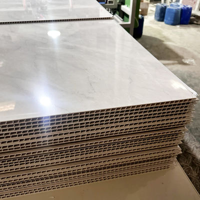 แผงห้องน้ำพลาสติกเป็นมิตรกับสิ่งแวดล้อมลายหินอ่อนสำหรับผนังภายใน วิลล่า อพาร์ตเมนต์ กันน้ำ ห้องน้ำ