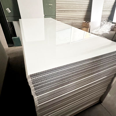 แผ่นผนังอาบน้ําพลาสติกทนทานนาน สําหรับการปรับปรุงห้องน้ํา