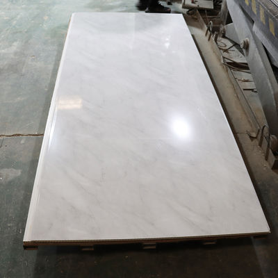 แผงอาบน้ำ PVC เพื่อความปลอดภัยแบบมีพื้นผิวกันลื่นสำหรับออกแบบห้องน้ำสำหรับครอบครัว