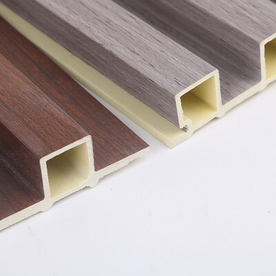 ประเภท B1 ปรับความร้อน 160 แผ่น WPC ขนาด 24 มม เหมาะสําหรับโครงการก่อสร้างภายในและภายนอกที่ทนไฟ