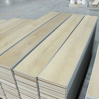 พื้น SPC ฟอร์มาลดีไฮด์ E0 ทำจากวัสดุหินปูน โซลูชันพื้นผิวที่ทนทานเป็นพิเศษสำหรับการใช้งานเชิงพาณิชย์และที่พักอาศัย