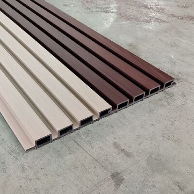 พานผนัง WPC ด้านนอกที่มีคุณภาพสูง ผนังผนังผนังผนังผนังผนังผนังผสมพลาสติกไม้กันน้ําภายนอก สําหรับตกแต่งอาคาร