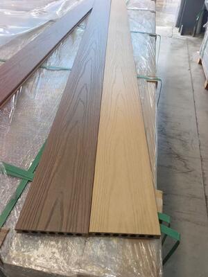 สะดวกในการติดตั้ง Piso Deck Wpc Decking Wpc 40x40 กระเบื้องปูพื้นสำหรับ Patio Decking
