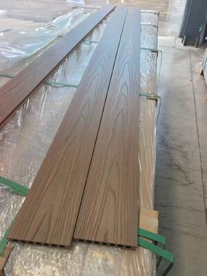 สะดวกในการติดตั้ง Piso Deck Wpc Decking Wpc 40x40 กระเบื้องปูพื้นสำหรับ Patio Decking