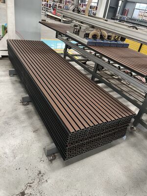 แผงผนังภายนอก WPC ไม้คอมโพสิตกันไฟขายดี รุ่น Co Extrusion ขนาด 219x26