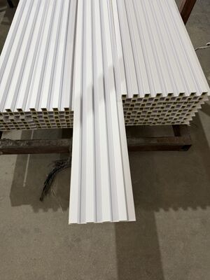 ปรับปรุง Eco Friendly ภายในไม่เรียบเรียง Grille Wpc ผนังแผ่น 160x24