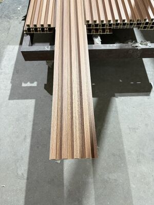 ปรับปรุง Eco Friendly ภายในไม่เรียบเรียง Grille Wpc ผนังแผ่น 160x24