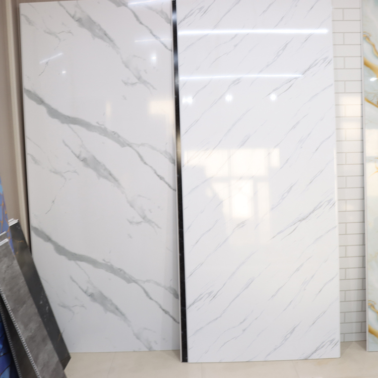 แผงอาบน้ำ PVC เพื่อความปลอดภัยแบบมีพื้นผิวกันลื่นสำหรับออกแบบห้องน้ำสำหรับครอบครัว