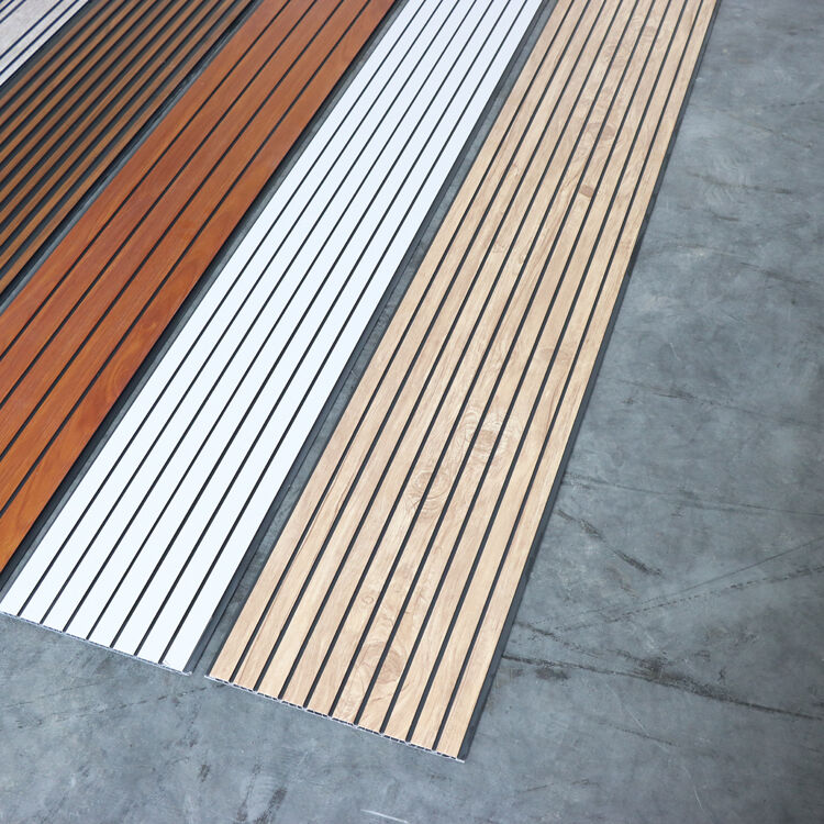 แผงผนังเพดานร่องพีวีซีทนความชื้นติดตั้งง่ายสำหรับการตกแต่งผนังเพดานภายในที่ทันสมัย