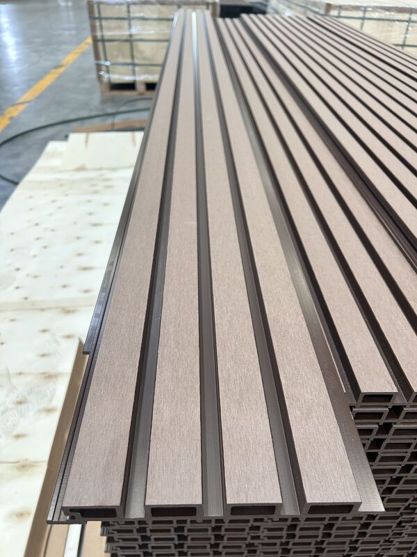 ทนทาน กันไฟภายนอก WPC ประกอบ Toungue And Groove แผ่นผนัง PVC ผนัง