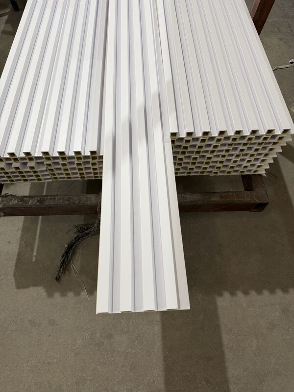 ปรับปรุง Eco Friendly ภายในไม่เรียบเรียง Grille Wpc ผนังแผ่น 160x24