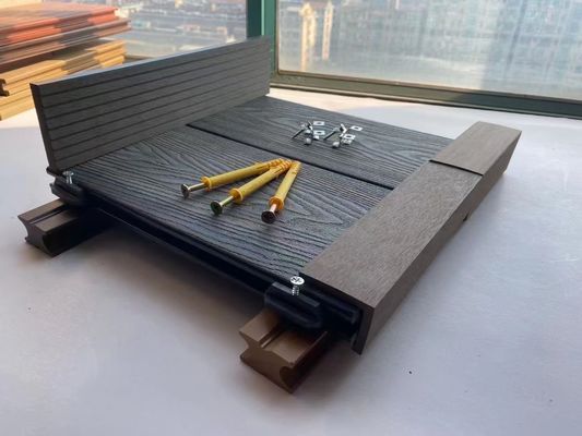 กันน้ำกันลื่นกลางแจ้ง WPC Decking พื้นไม้โอ๊ควิศวกรรม