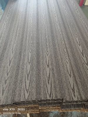 กันน้ำกันลื่นกลางแจ้ง WPC Decking พื้นไม้โอ๊ควิศวกรรม