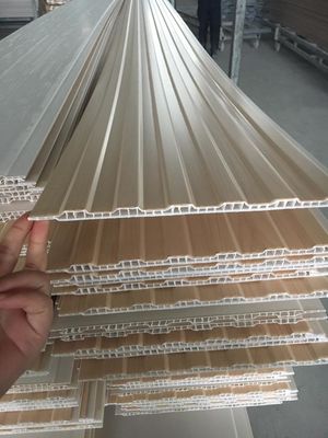 แผ่นฝ้าเพดานตกแต่ง PVC ทนไฟผนังพลาสติกสำหรับห้องน้ำในบ้าน