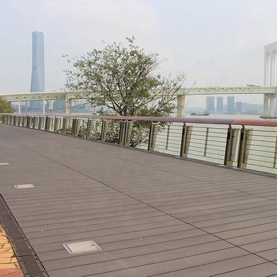 Co Extrusion ภายนอก WPC Decking Hollow Composite Decking Board