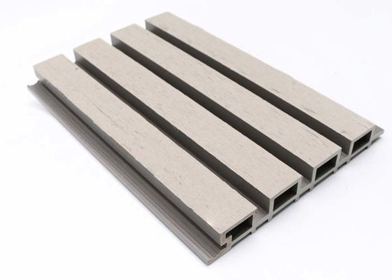 แผงผนัง WPC ภายนอกมันวาวสูงหรูหราแผงผนังภายนอกกันน้ำ Co Extrusion