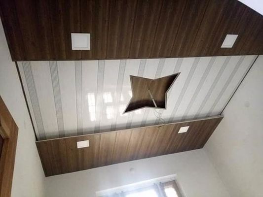 ฝ้าเพดานสูง PVC แผงผนังตกแต่งภายในบ้านห้องน้ำวัสดุก่อสร้าง
