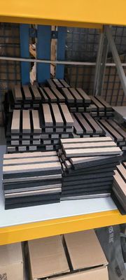 2440x1220mm แผ่นแผ่นเสียง ไม้ แผ่นสล็อต ทนความชื้น