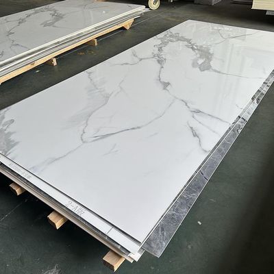 เนื้อผงมะพร้าวกระจ่างสูง แผ่นผนัง WPC ไม้ยาง ถ่านหินไม้ Veneer PVC กระดาษมะพร้าว