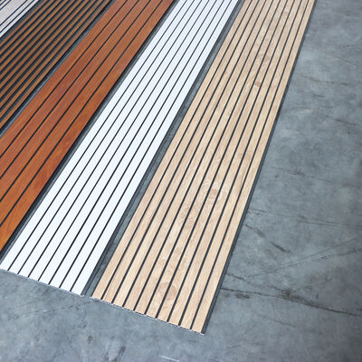 แผงผนังเพดานร่องพีวีซีทนความชื้นติดตั้งง่ายสำหรับการตกแต่งผนังเพดานภายในที่ทันสมัย